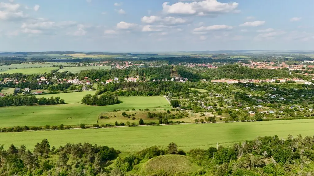 Luftaufnahme am Rande von Quedlinburg – Natur, Felder und Stadtansichten | Unterwegs im Freien